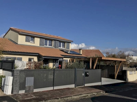 Notre zone d'activité pour ce service Jardinier paysagiste pour l'aménagement paysager devant une maison moderne Parempuyre en Gironde